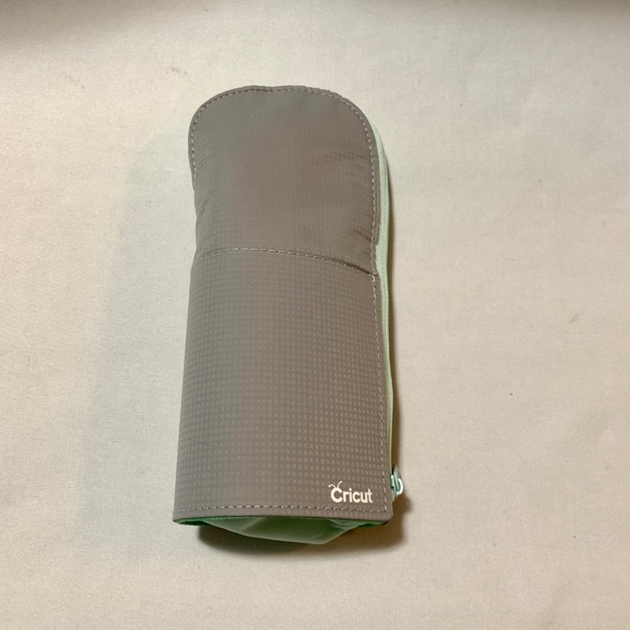 Assorted Cricut Accessory Items - Please See Photos - Picture 2 of 2